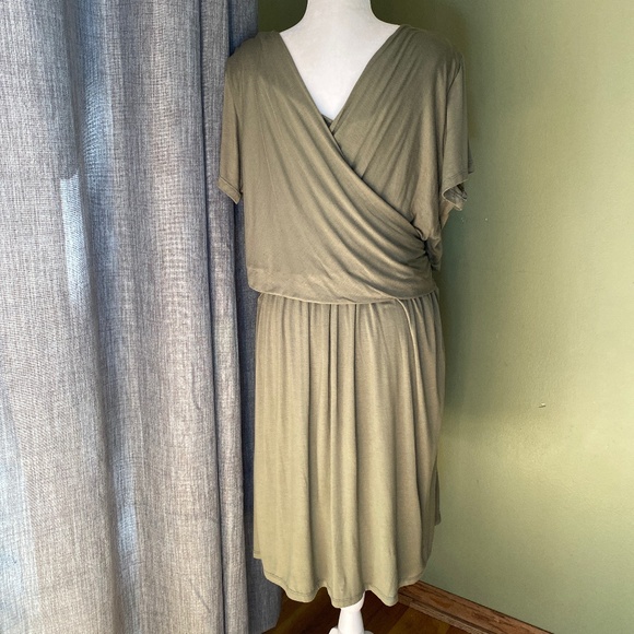Motherhood Olive Nursing Dress Super Soft and expandable XL NWT - Picture 4 of 7